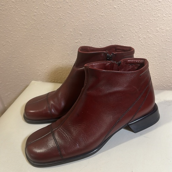 Santana booties Size 61/2 - Picture 2 of 9